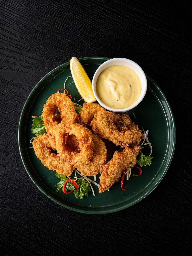 Golden calamari rings